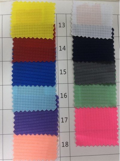 SX-LG LG-TH1001 玉米小方格 成份：100%滌 克重100g 規格：160cm  超薄運動布  45度照